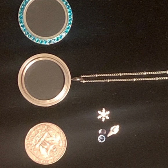 Origami Owl Large locket with Blue crystals - Picture 5 of 5